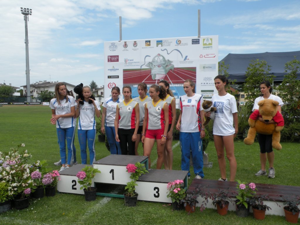 staffetta4x400sulpodio.jpg