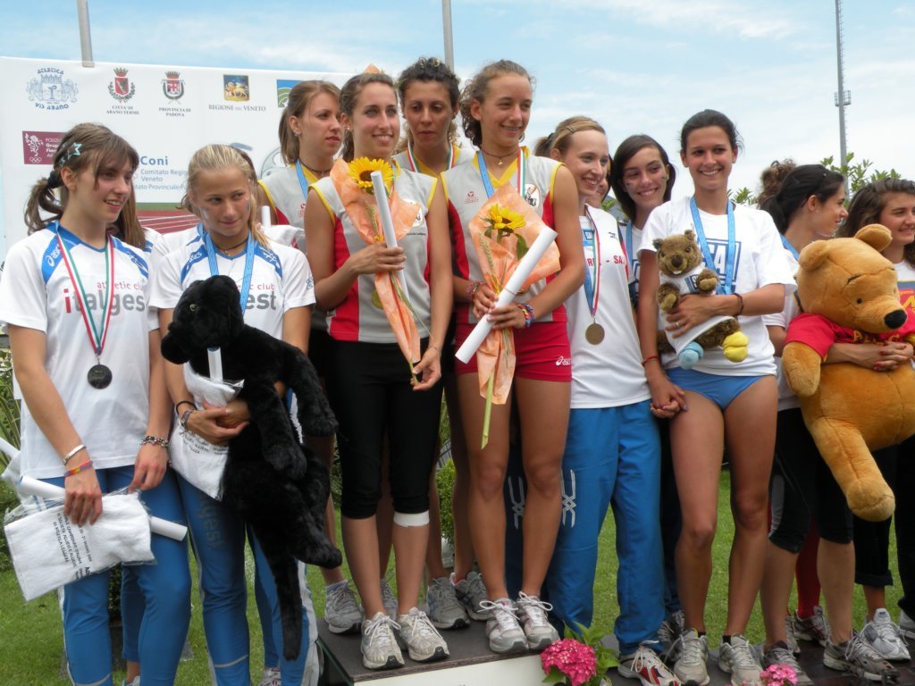 staffetta4x400sulpodio4.jpg